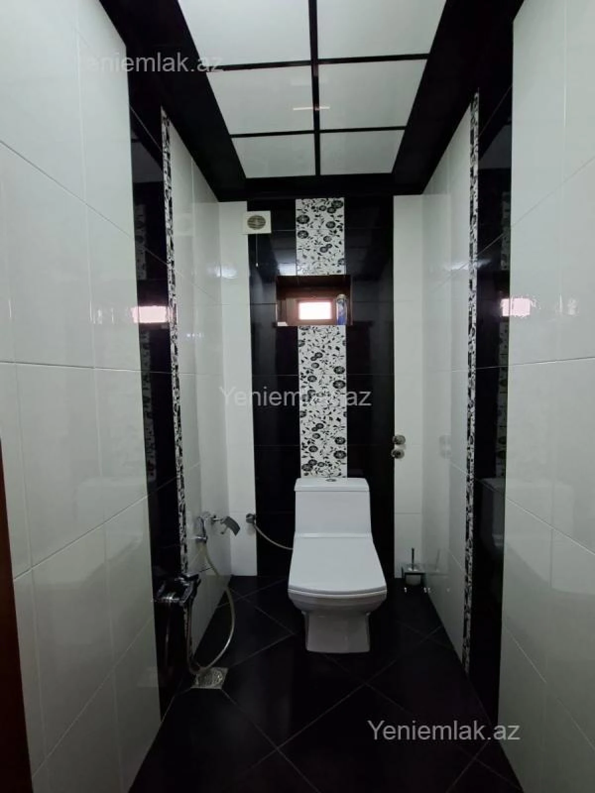 Satılır 8 otaqlı həyət evi 380 m²