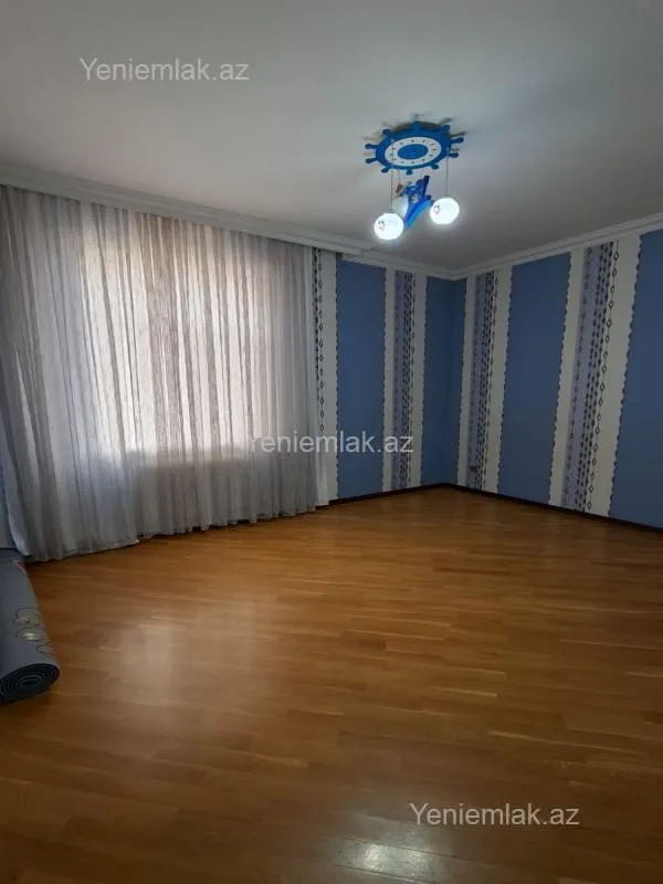Satılır 8 otaqlı həyət evi 380 m²