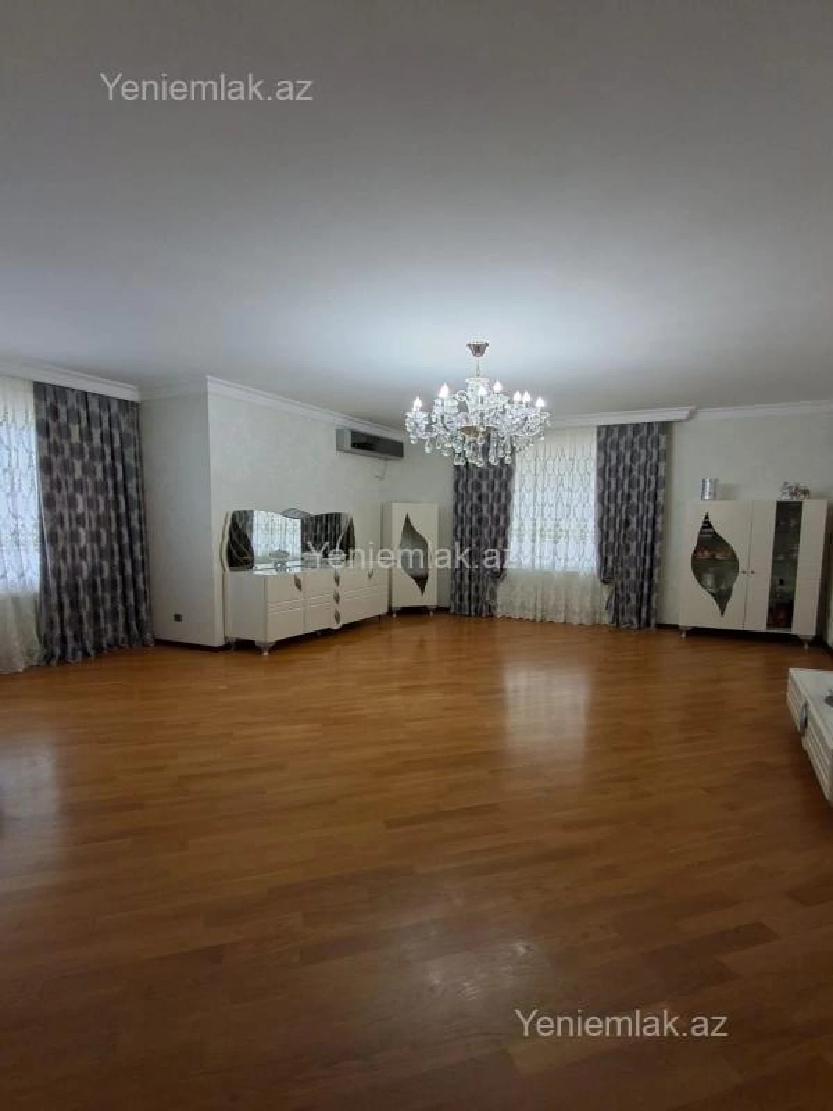 Satılır 8 otaqlı həyət evi 380 m²