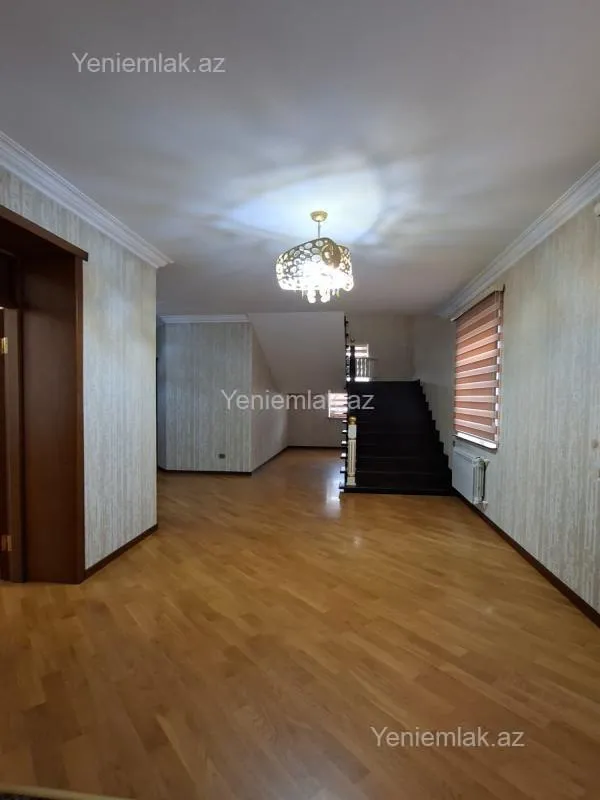 Satılır 8 otaqlı həyət evi 380 m²