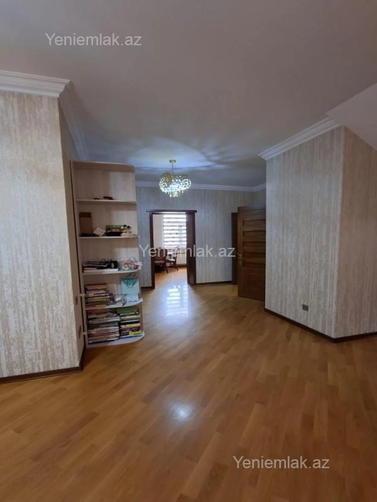 Satılır 8 otaqlı həyət evi 380 m²