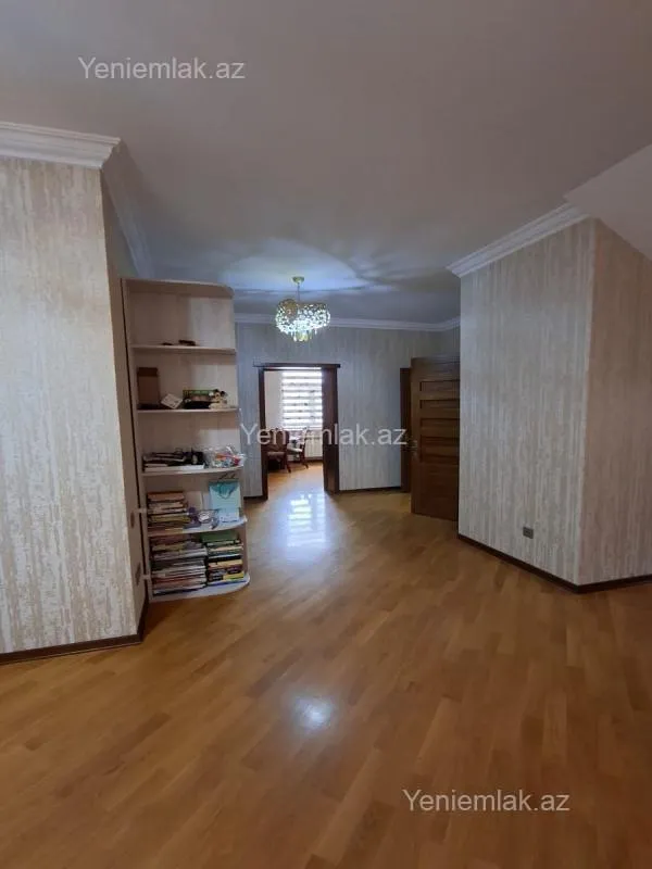 Satılır 8 otaqlı həyət evi 380 m²