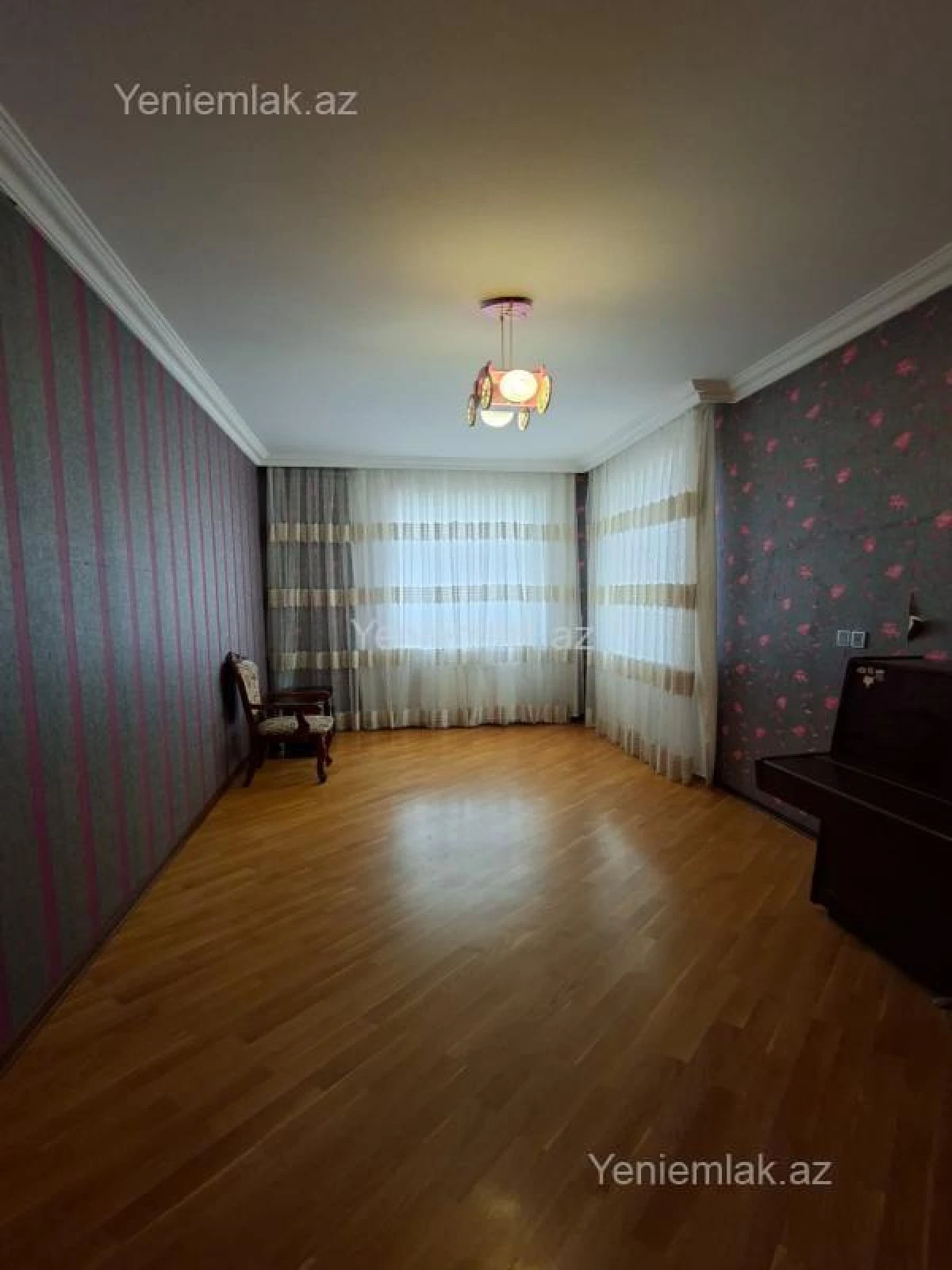 Satılır 8 otaqlı həyət evi 380 m²