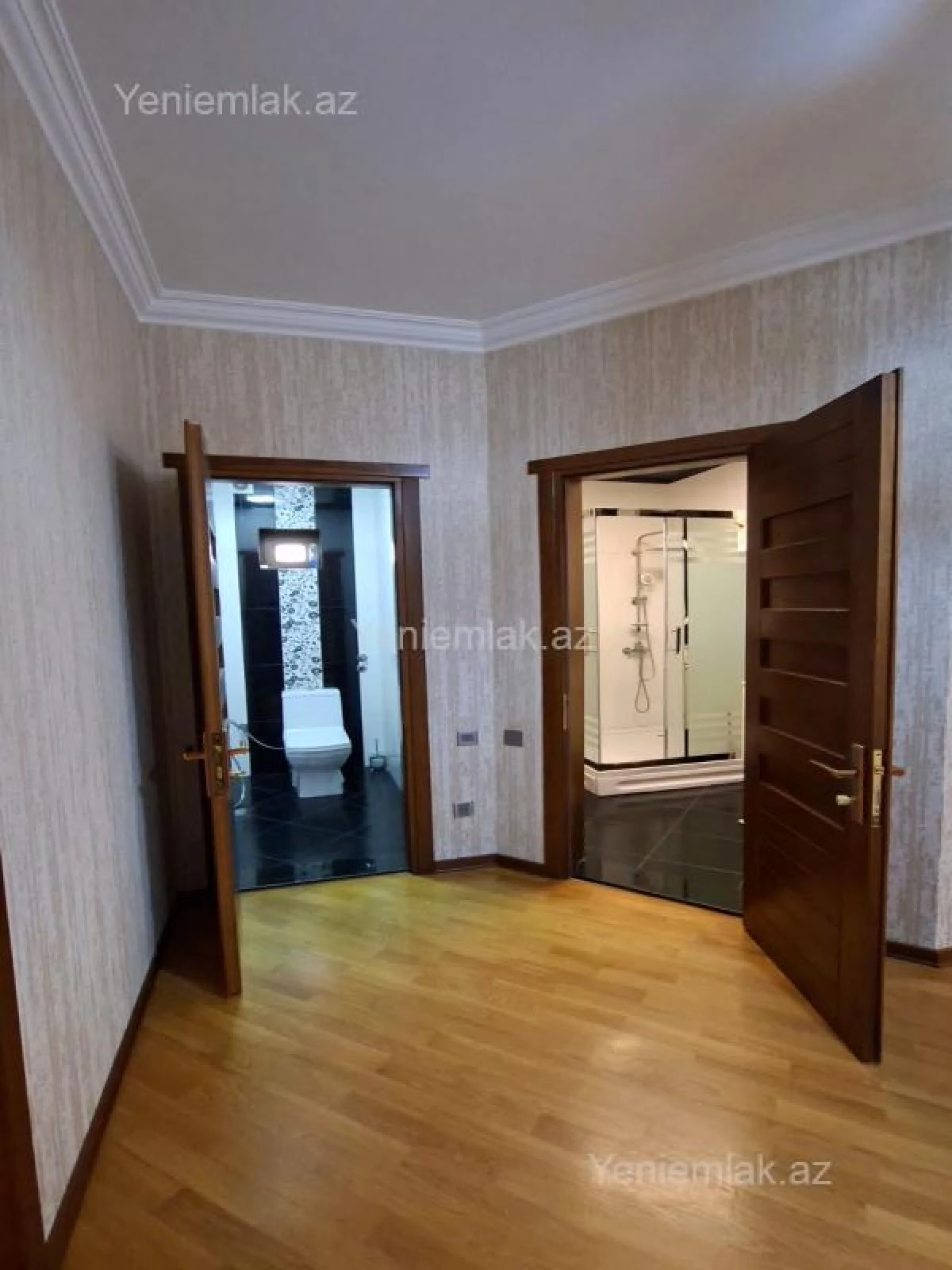 Satılır 8 otaqlı həyət evi 380 m²