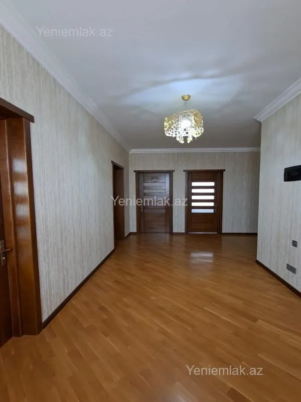 Satılır 8 otaqlı həyət evi 380 m²