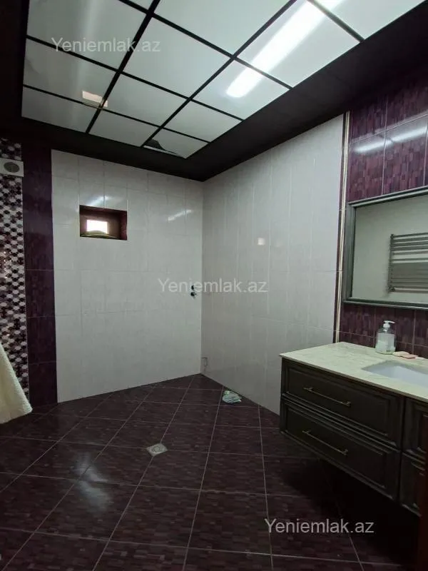 Satılır 8 otaqlı həyət evi 380 m²