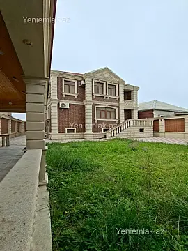 Satılır 8 otaqlı həyət evi 380 m²