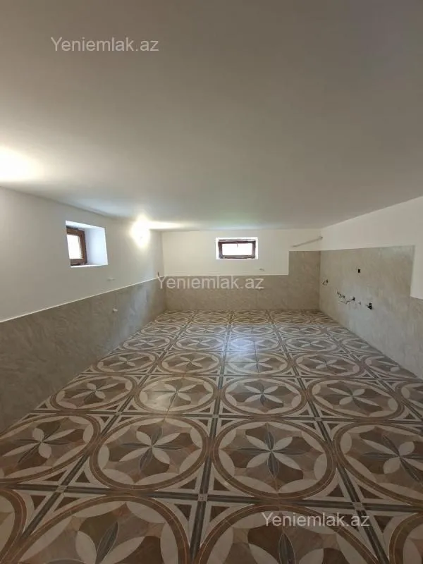 Satılır 8 otaqlı həyət evi 380 m²