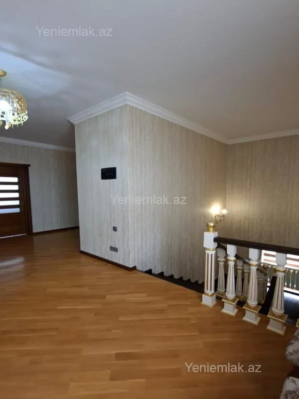 Satılır 8 otaqlı həyət evi 380 m²