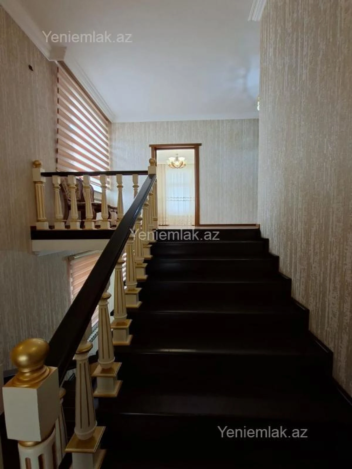 Satılır 8 otaqlı həyət evi 380 m²