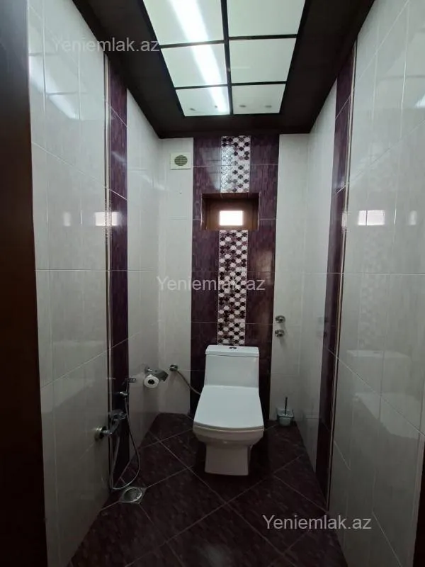 Satılır 8 otaqlı həyət evi 380 m²