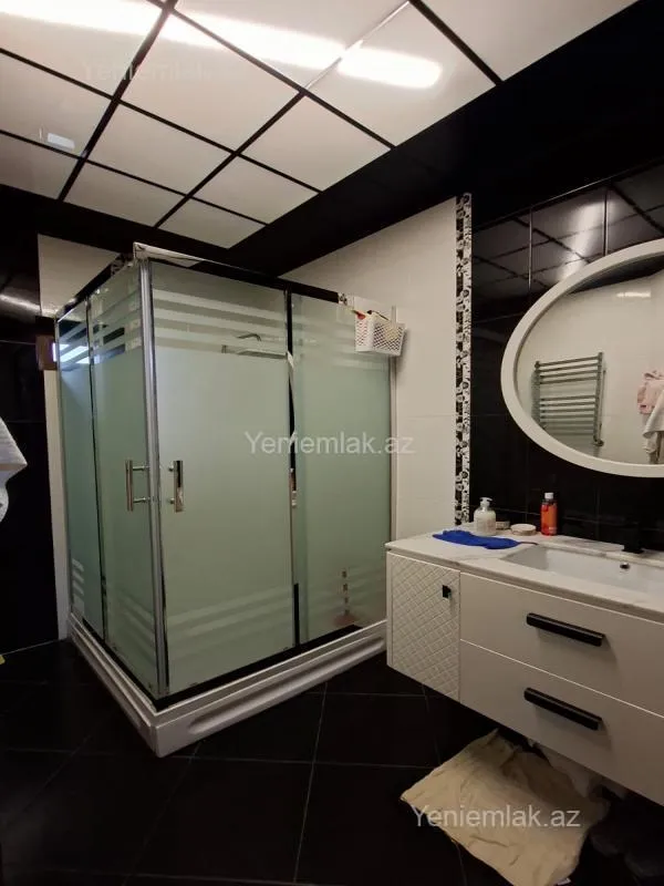 Satılır 8 otaqlı həyət evi 380 m²