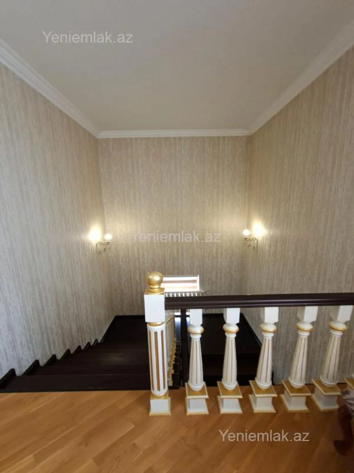 Satılır 8 otaqlı həyət evi 380 m²