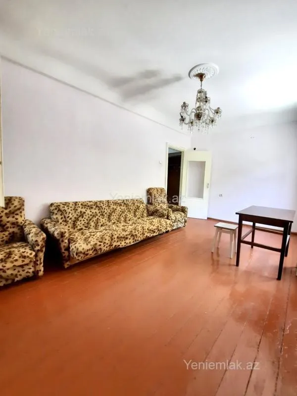 Satılır 2 otaqlı köhnə tikili 35 m²