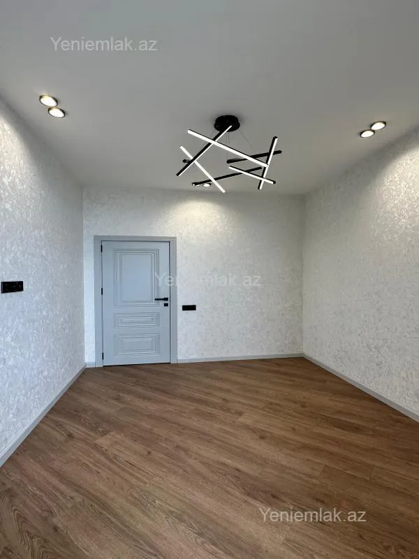 Satılır 3 otaqlı yeni tikili 80 m²