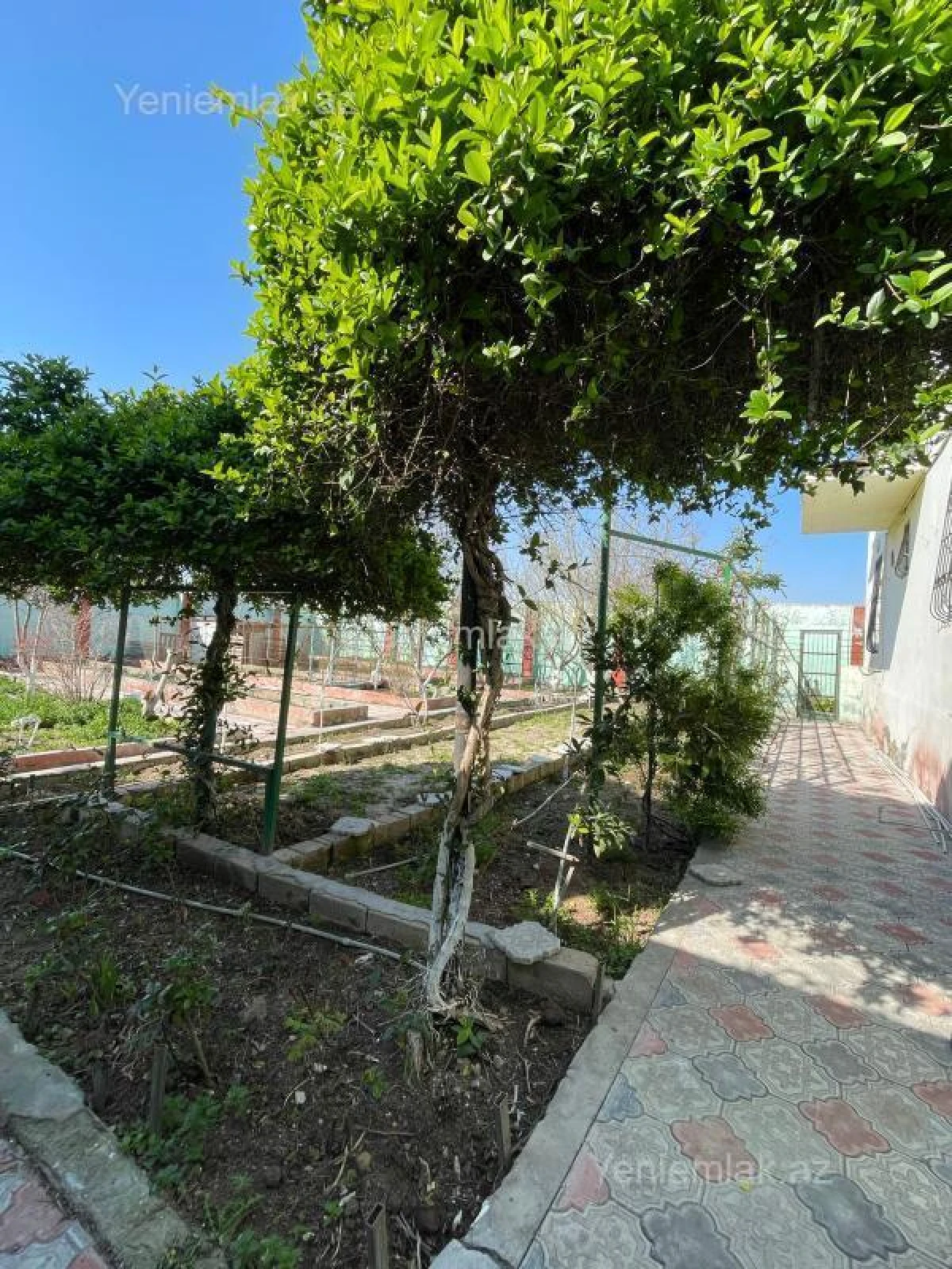 Satılır 3 otaqlı həyət evi 200 m²