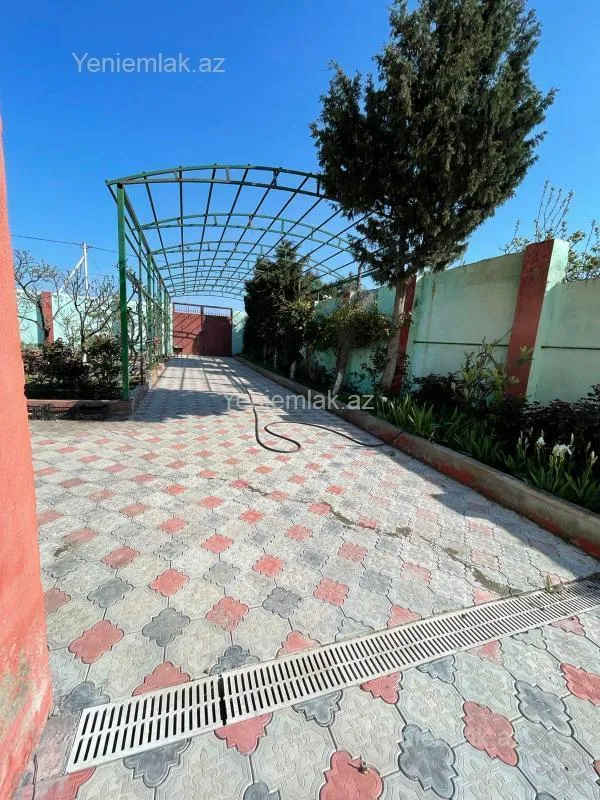 Satılır 3 otaqlı həyət evi 200 m²