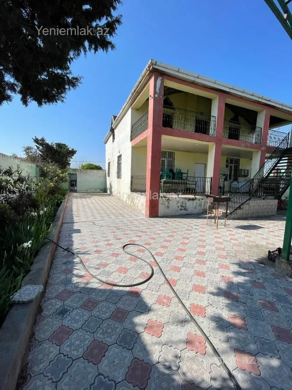 Satılır 3 otaqlı həyət evi 200 m²