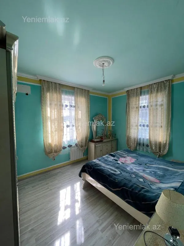 Satılır 3 otaqlı həyət evi 200 m²