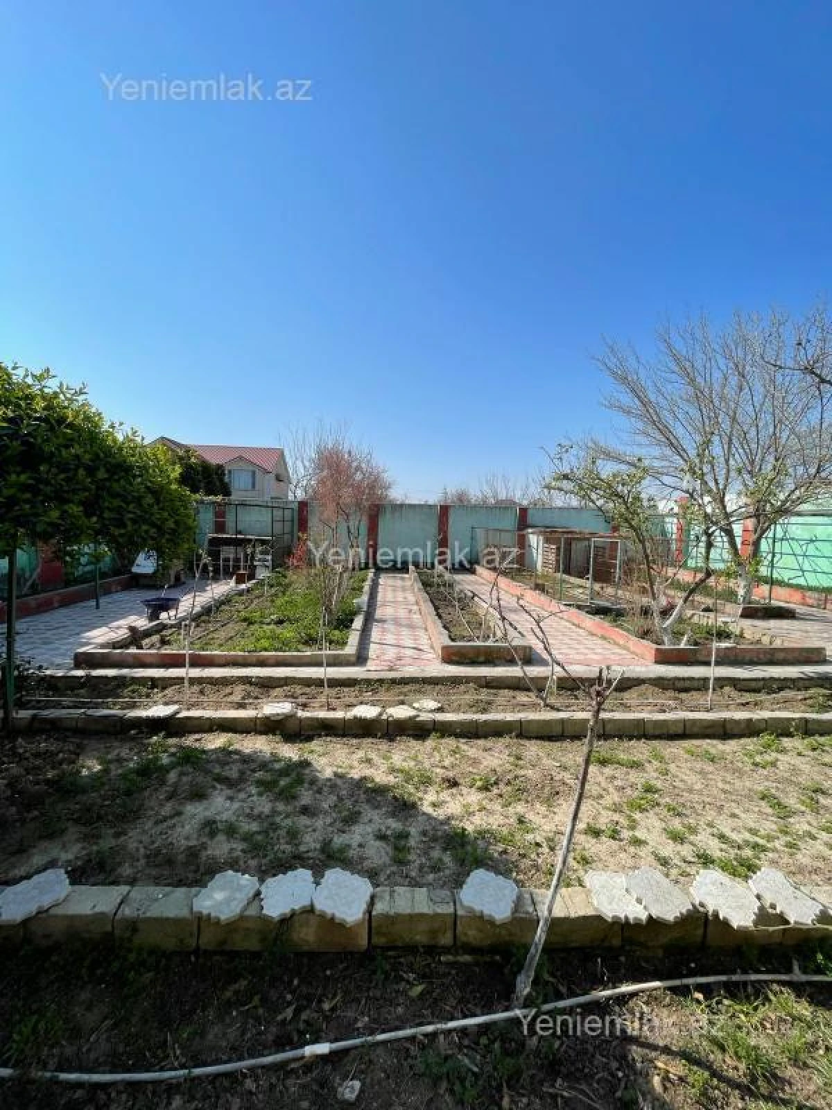 Satılır 3 otaqlı həyət evi 200 m²