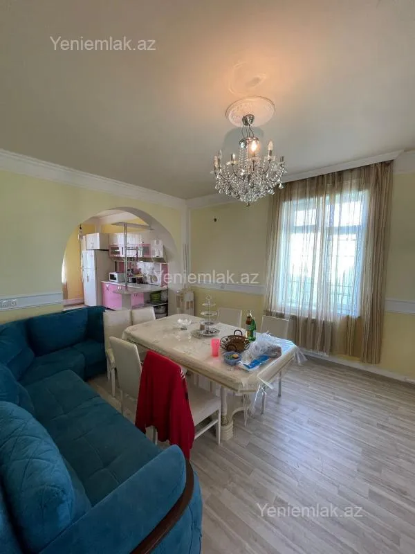 Satılır 3 otaqlı həyət evi 200 m²