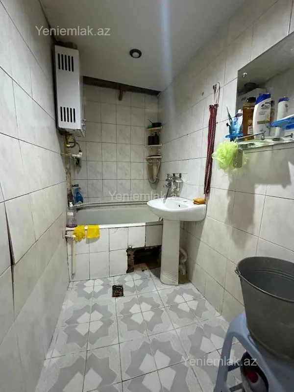 Satılır 5 otaqlı köhnə tikili 120 m²
