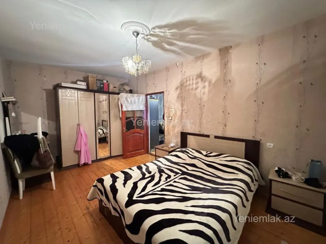 Satılır 5 otaqlı köhnə tikili 120 m²