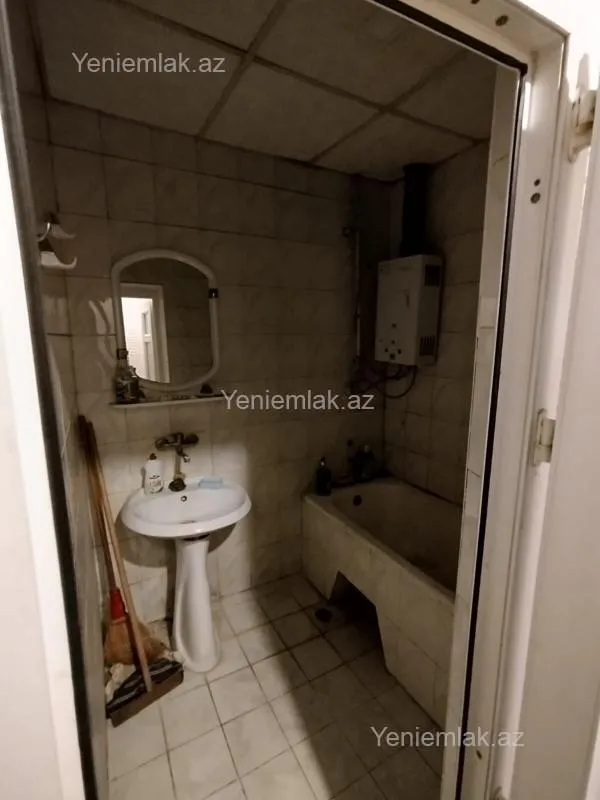 Satılır 2 otaqlı köhnə tikili 60 m²