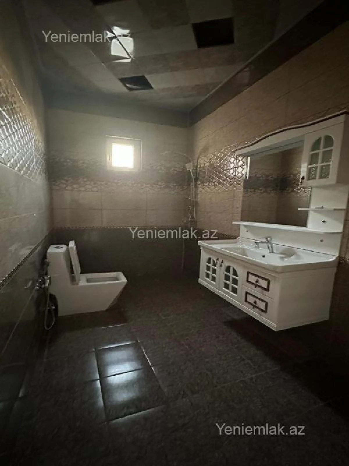 Satılır 7 otaqlı həyət evi 250 m²