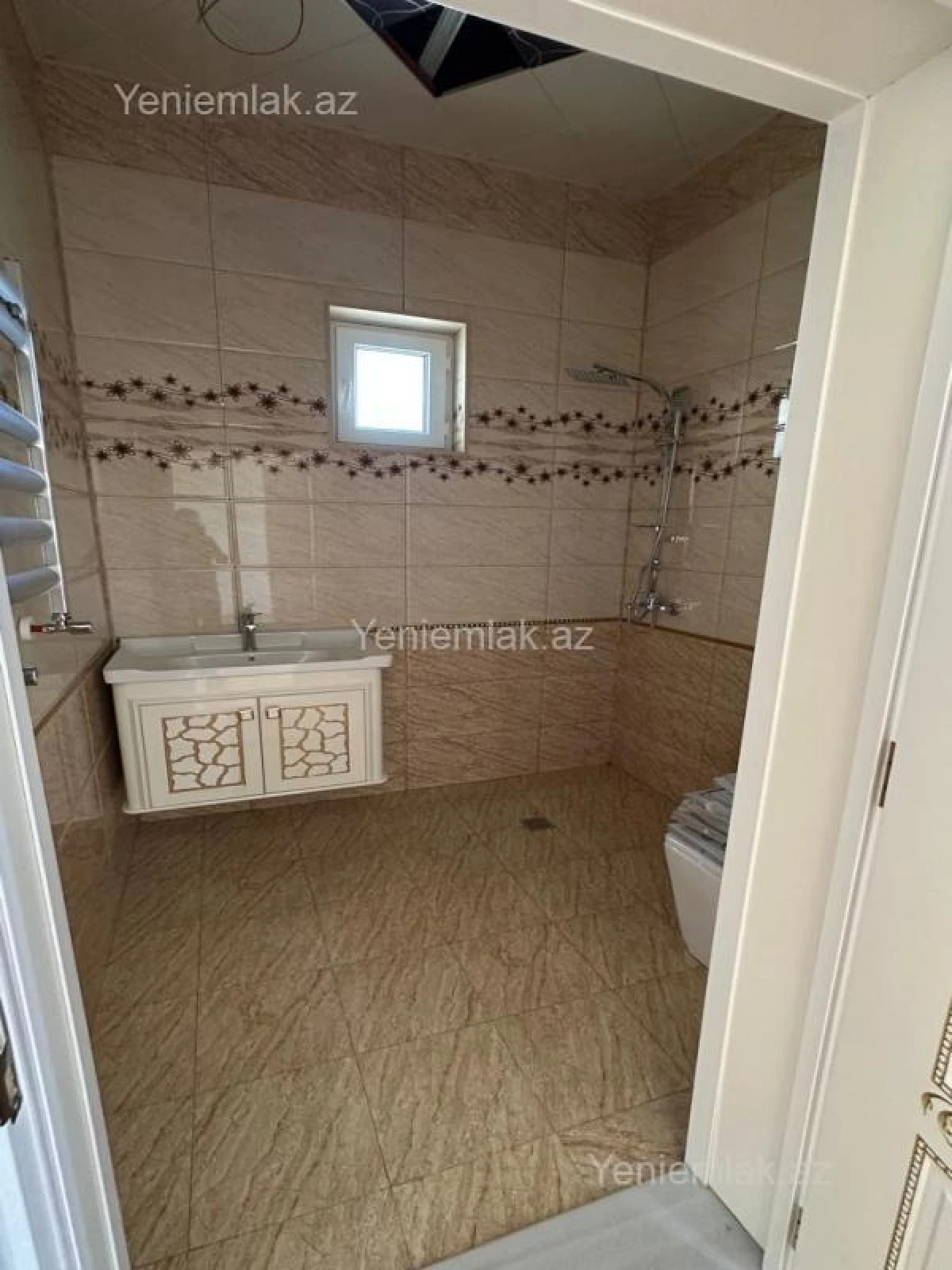 Satılır 7 otaqlı həyət evi 250 m²