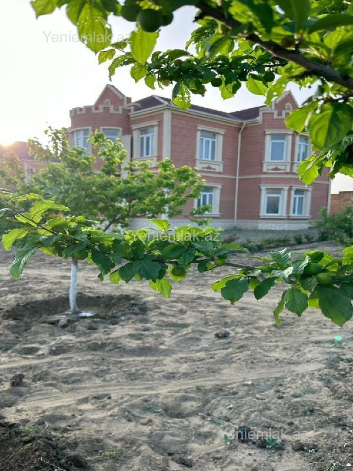 Satılır 7 otaqlı həyət evi 250 m²