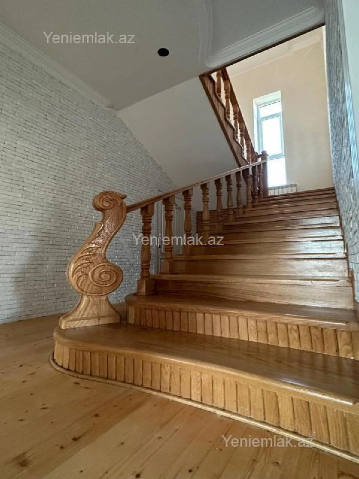 Satılır 7 otaqlı həyət evi 250 m²