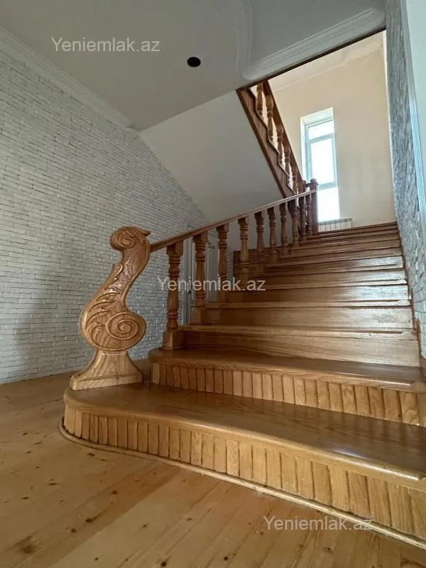 Satılır 7 otaqlı həyət evi 250 m²