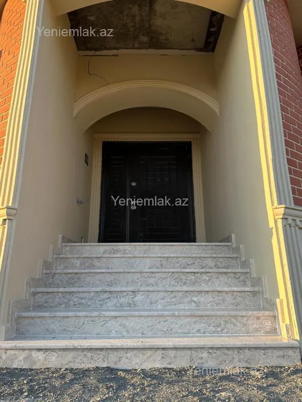 Satılır 7 otaqlı həyət evi 250 m²