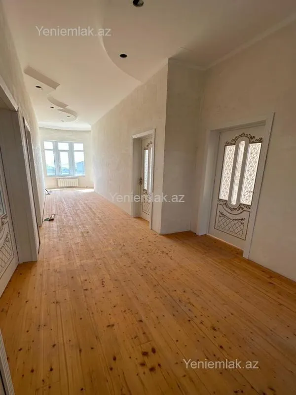 Satılır 7 otaqlı həyət evi 250 m²