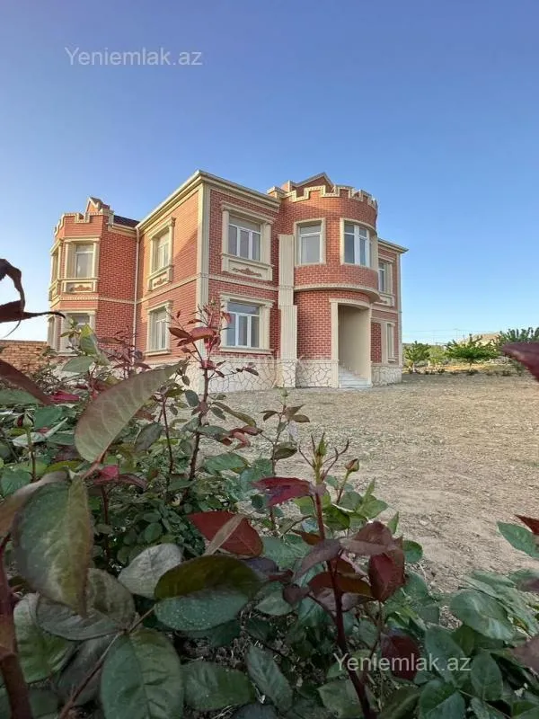 Satılır 7 otaqlı həyət evi 250 m²