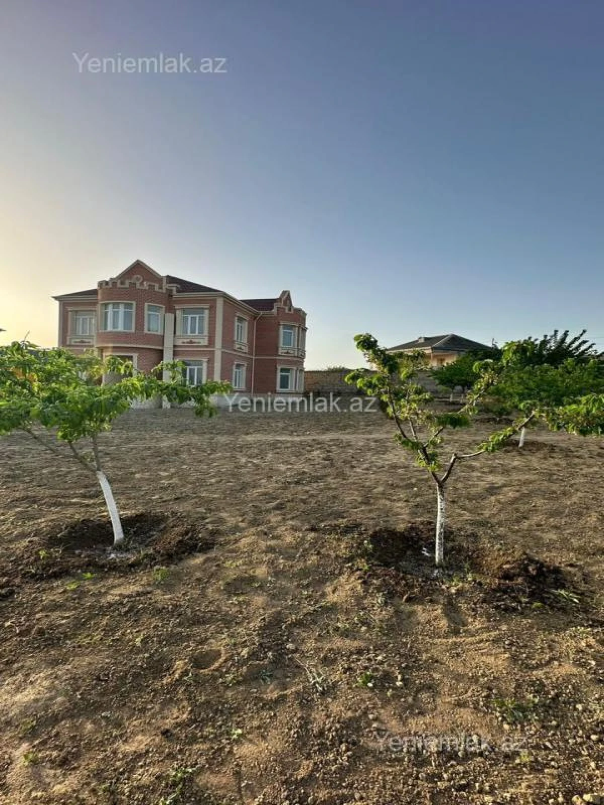 Satılır 7 otaqlı həyət evi 250 m²