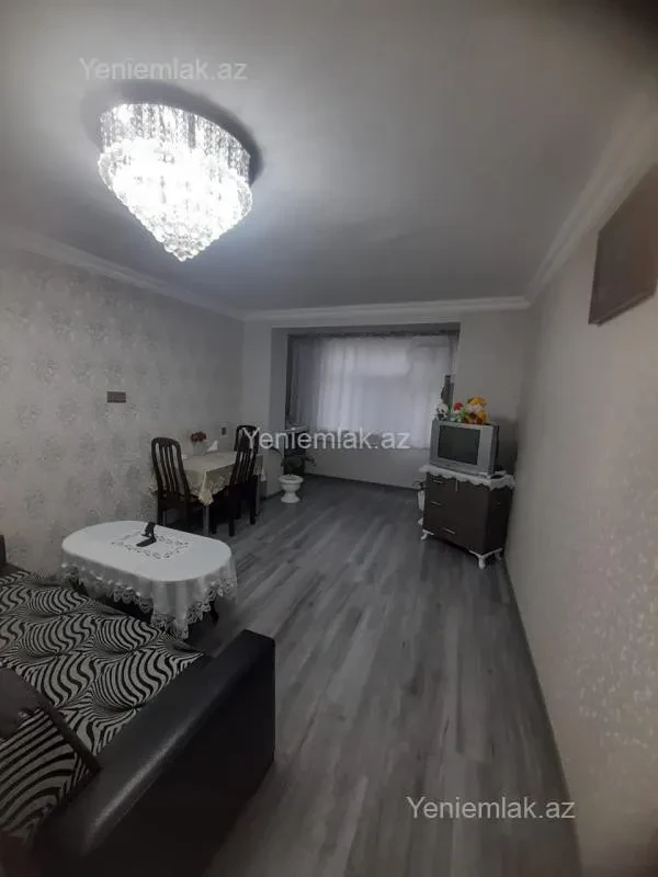 Satılır 2 otaqlı köhnə tikili 40 m²