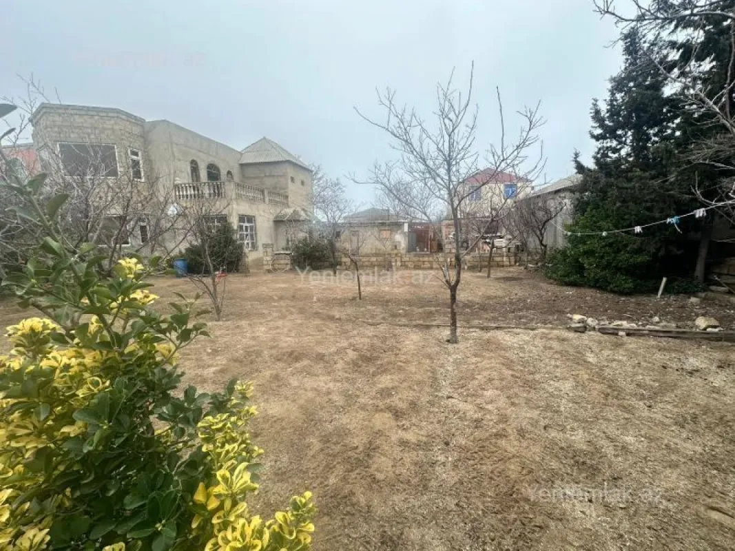Satılır 5 otaqlı həyət evi 200 m²