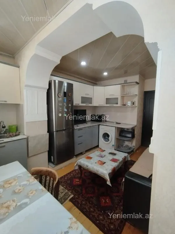 Satılır 3 otaqlı köhnə tikili 80 m²