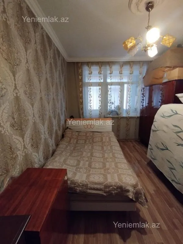 Satılır 3 otaqlı köhnə tikili 80 m²
