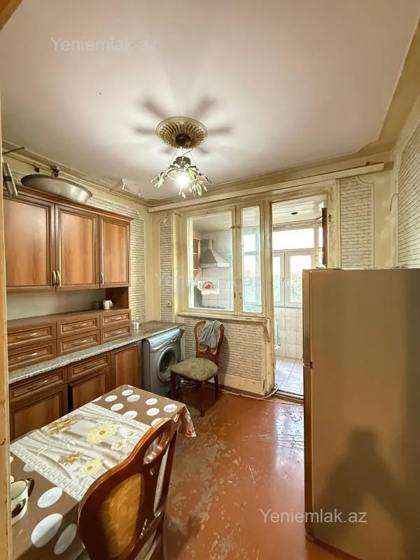 Satılır 2 otaqlı köhnə tikili 55 m²