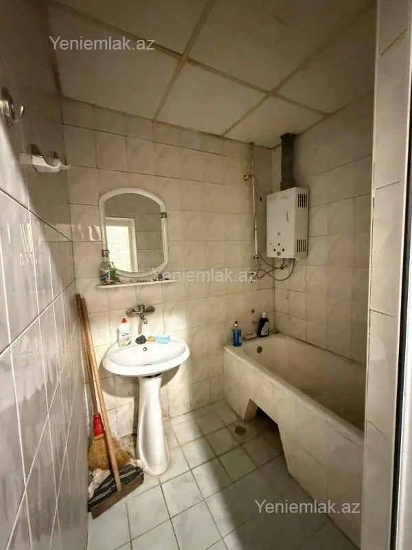 Satılır 2 otaqlı köhnə tikili 55 m²