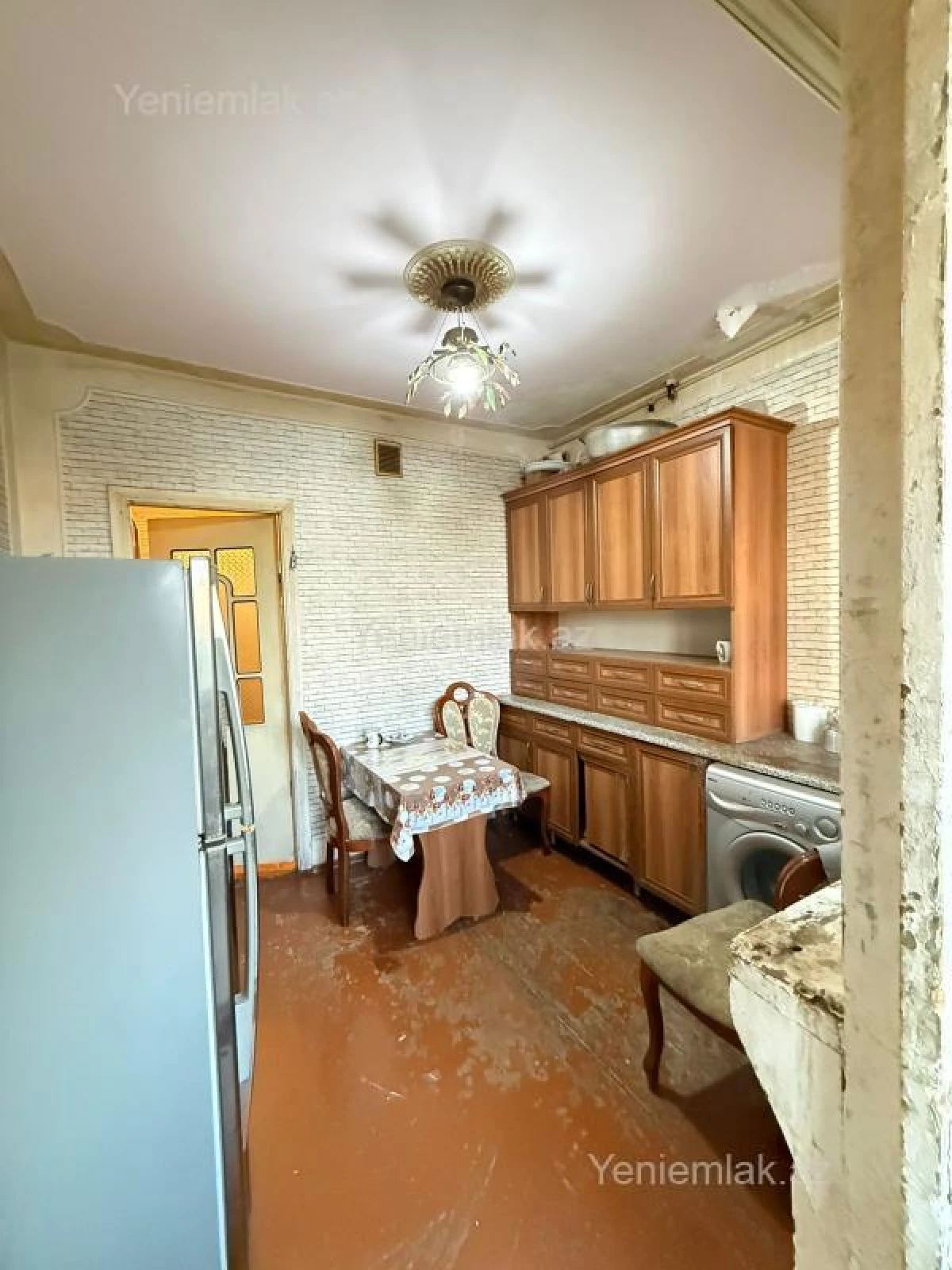 Satılır 2 otaqlı köhnə tikili 55 m²