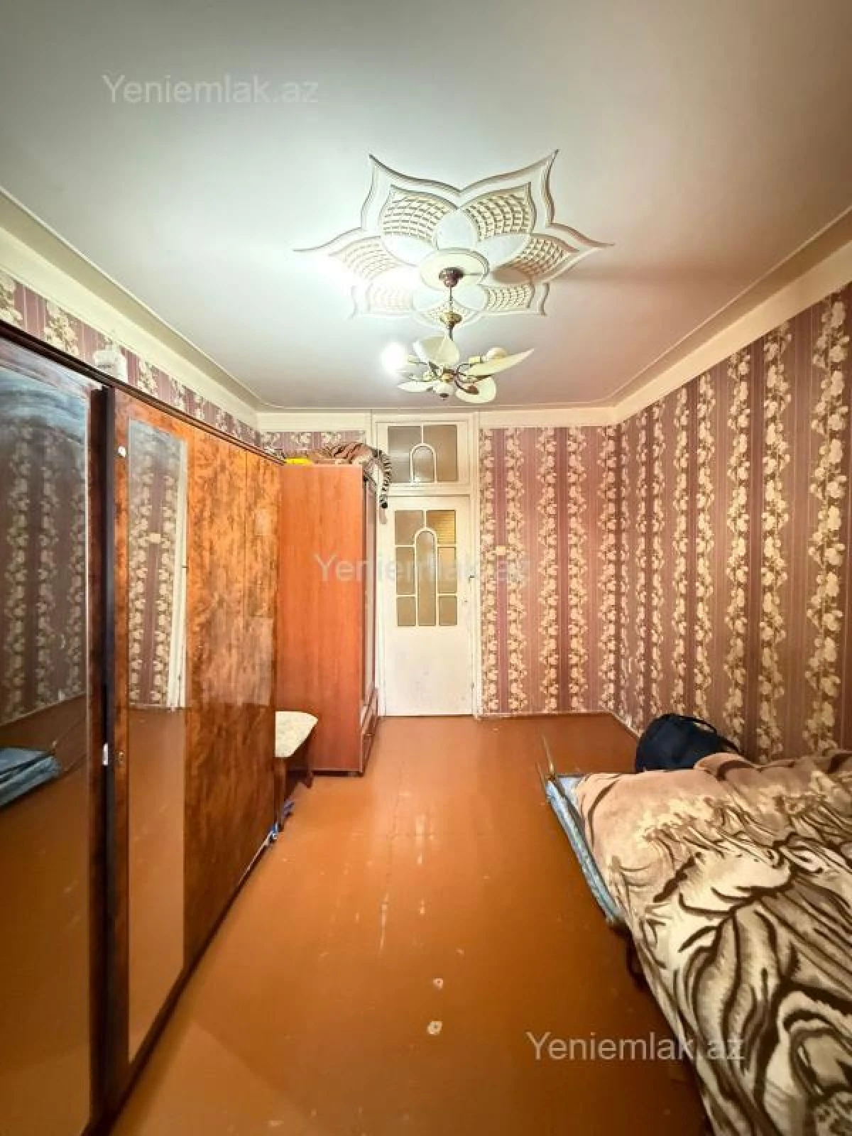 Satılır 2 otaqlı köhnə tikili 55 m²