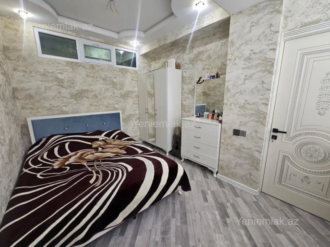 Satılır 3 otaqlı yeni tikili 74 m²