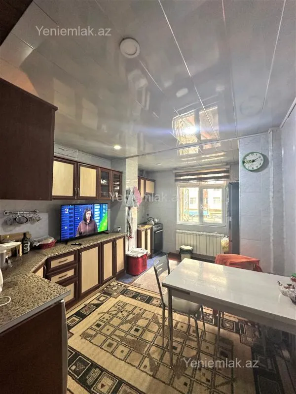 Satılır 3 otaqlı köhnə tikili 80 m²