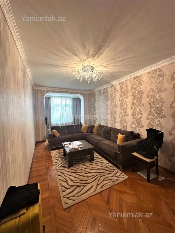 Satılır 3 otaqlı köhnə tikili 80 m²