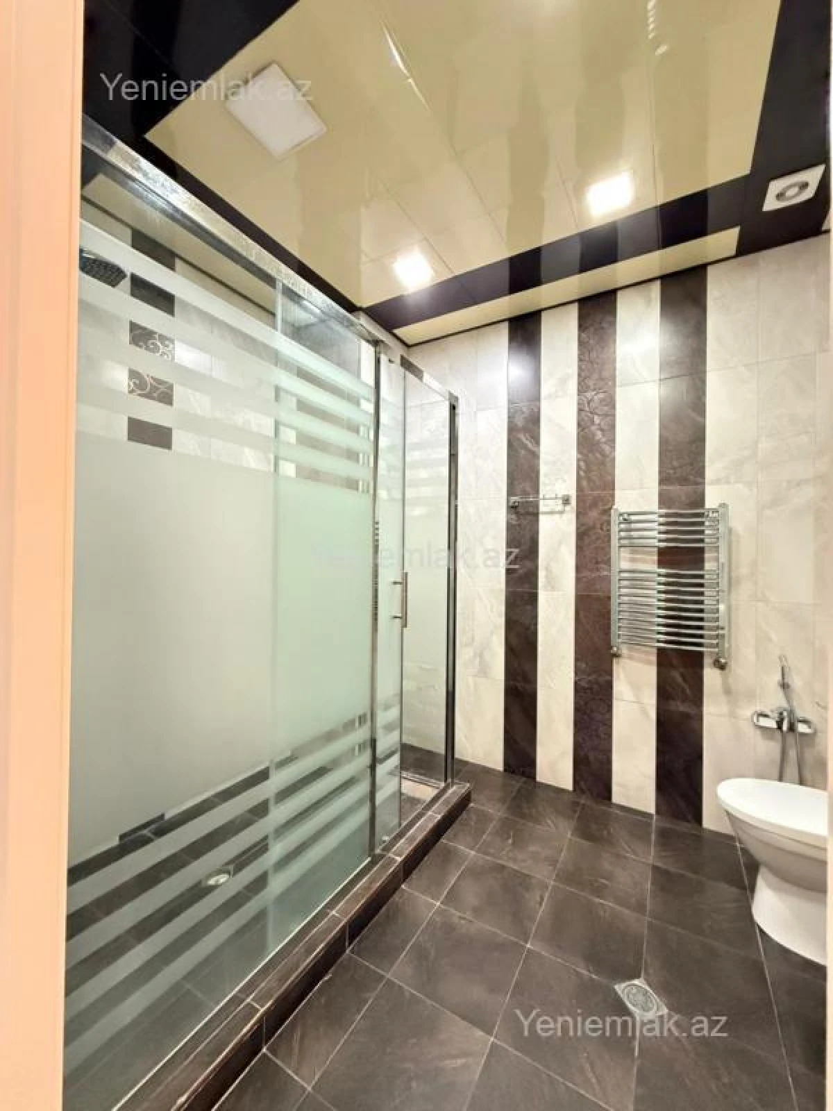 Satılır 3 otaqlı yeni tikili 135 m²