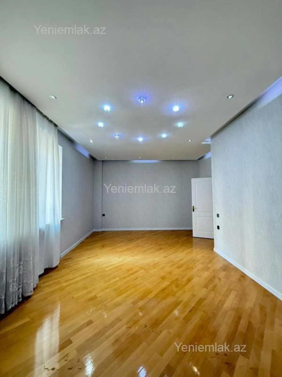 Satılır 3 otaqlı yeni tikili 135 m²